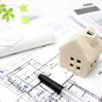 Surélever une maison : un permis de construire est-il nécessaire ?